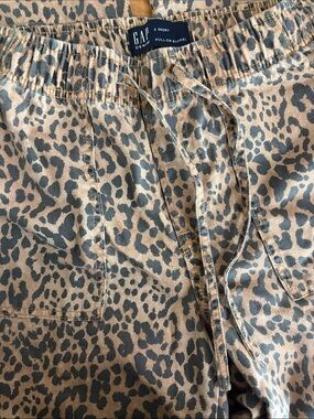 GAP Size Small, Short, Pull-On Barrel Pants with Drawstring